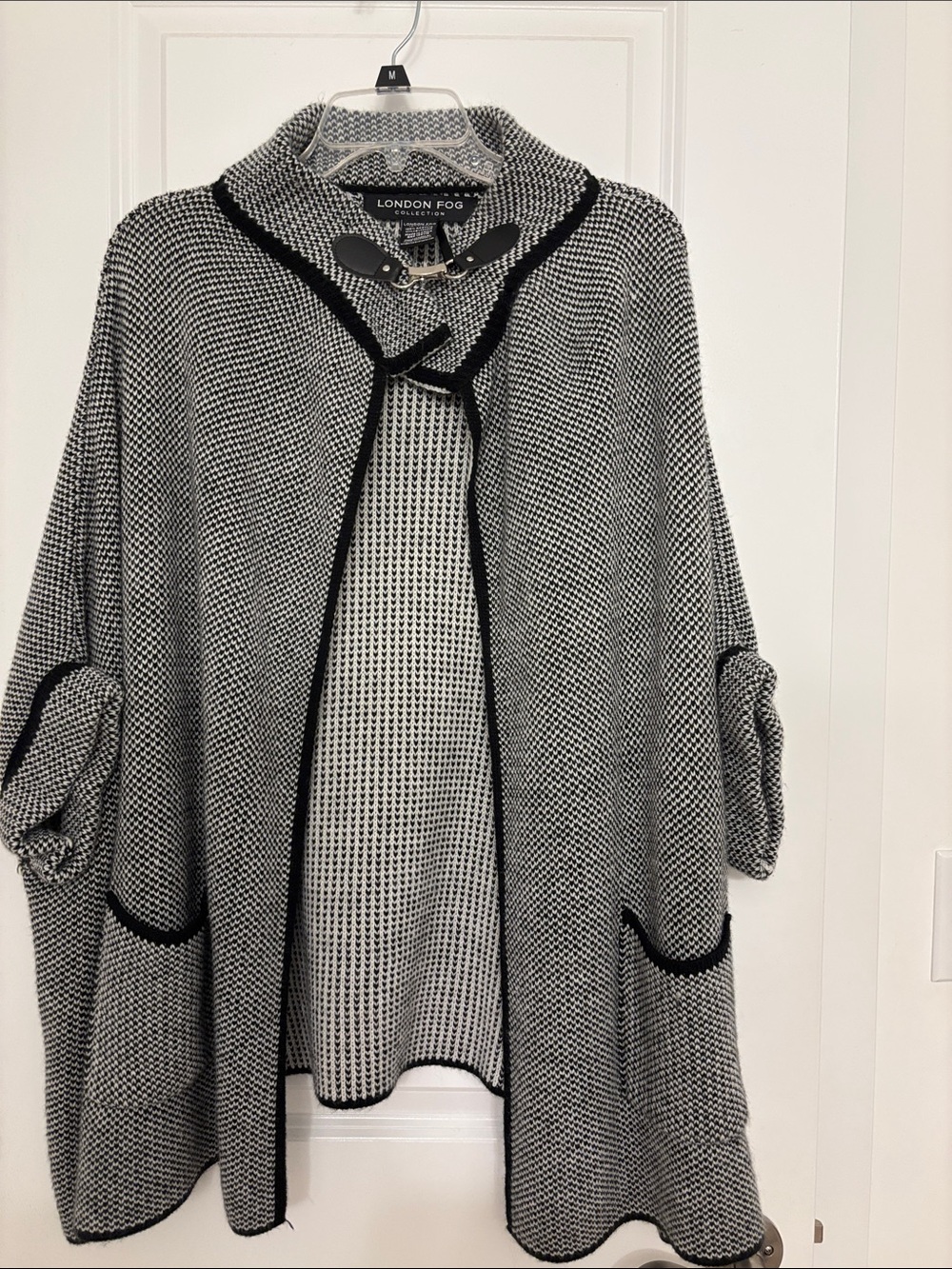 London‎ Fog Black and White Knit Open-Front Cape
